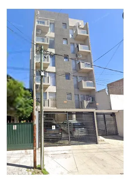 Departamento de 2 ambientes al frente en Morón con balcón y cochera