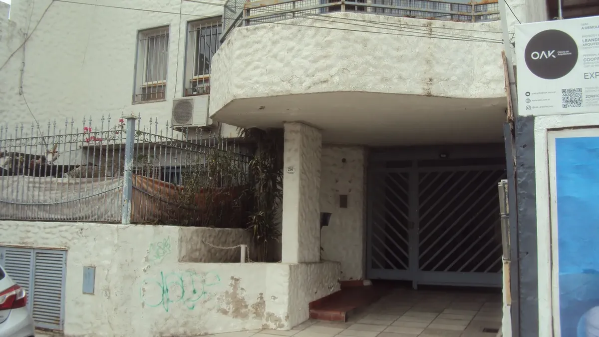 Dúplex de 3 ambientes con cochera en Morón