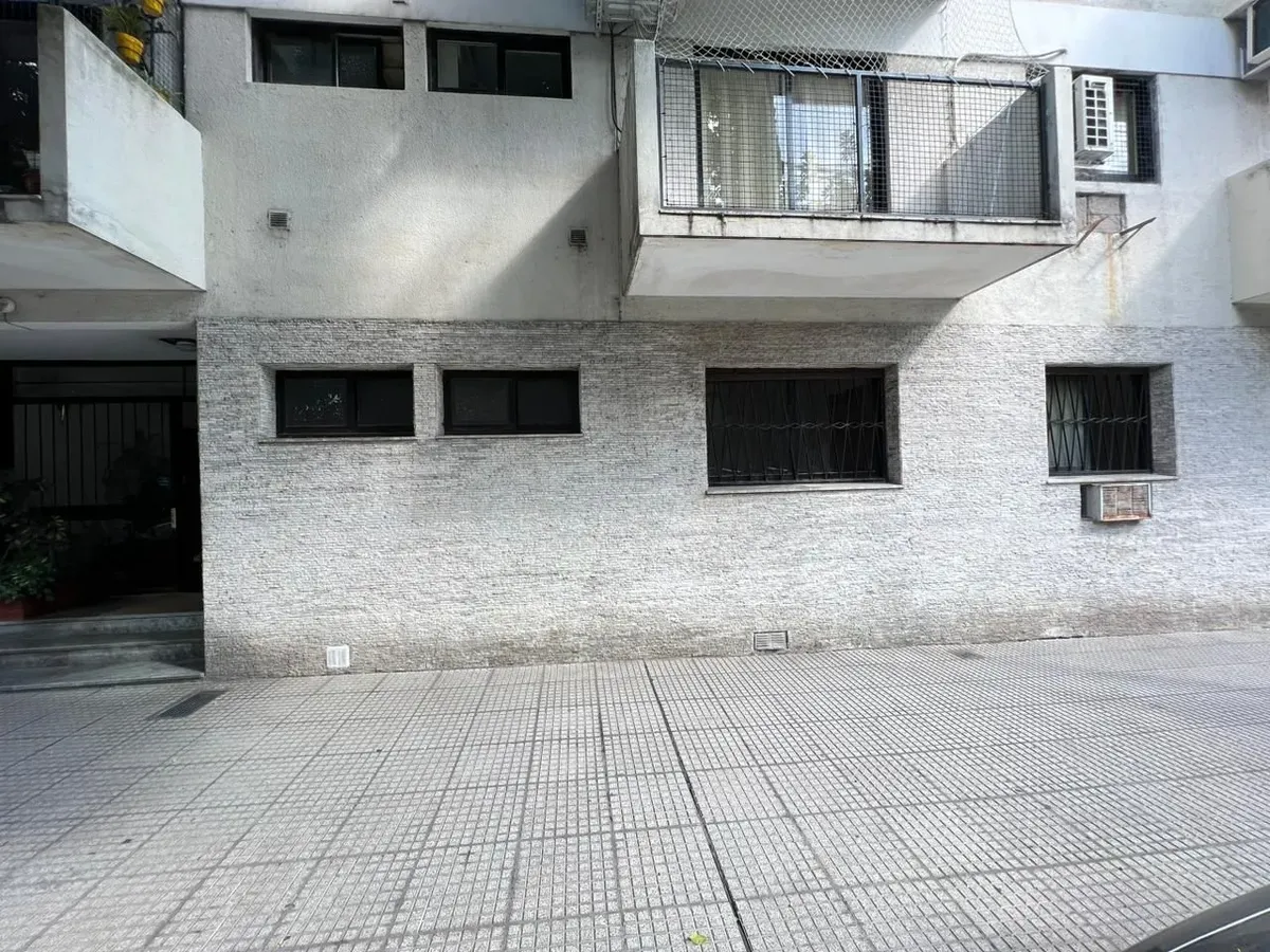 Apartamento de 2 ambientes no térreo de frente para o Cementerio de la Recoleta
