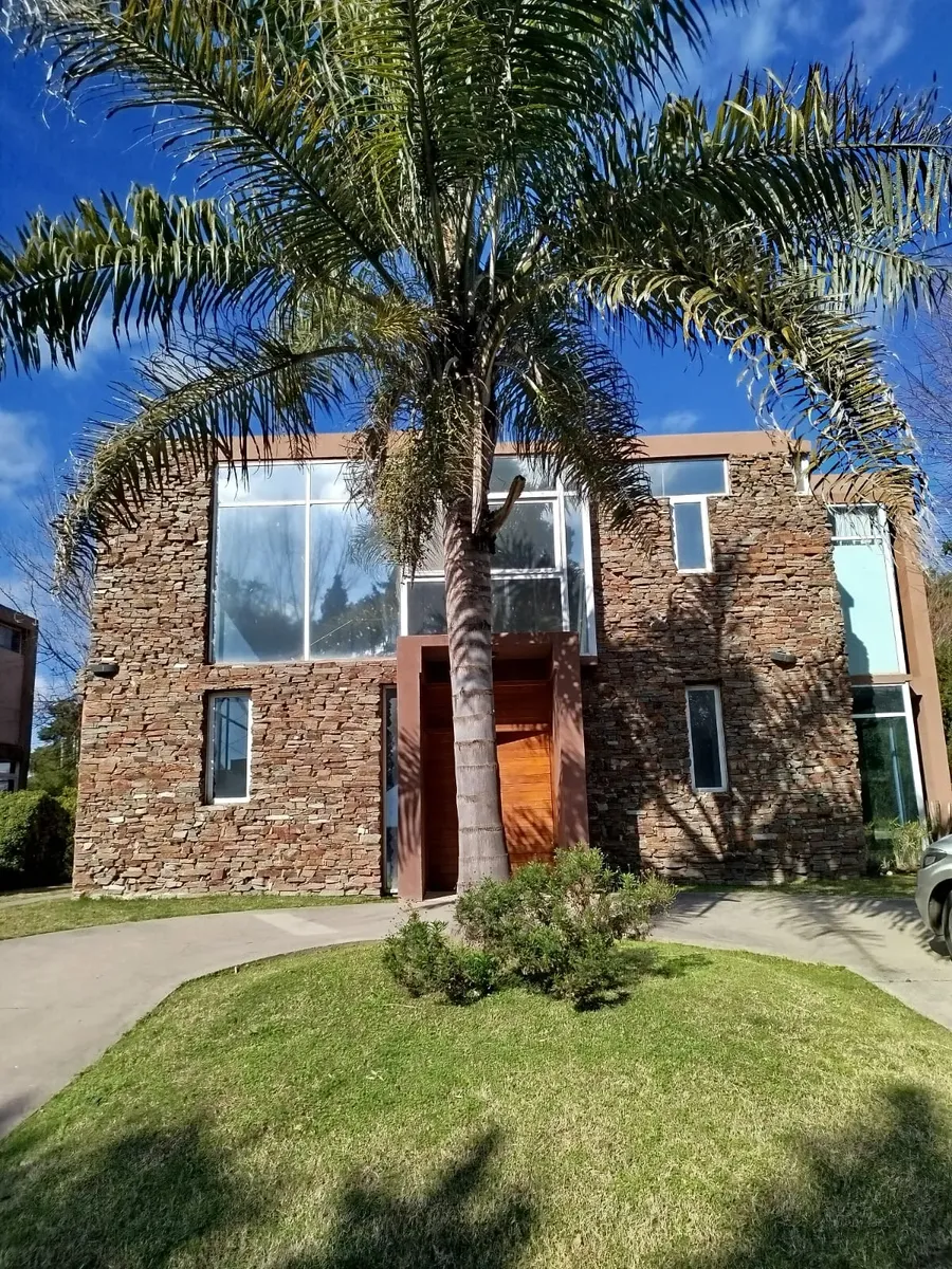 Five-room two-storey house for rent in El Rodal, Esteban Echeverría