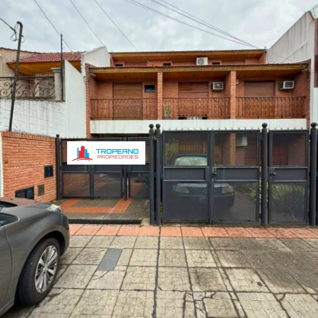 Duplex de três ambientes com 2 dormitórios em Ramos Mejía
