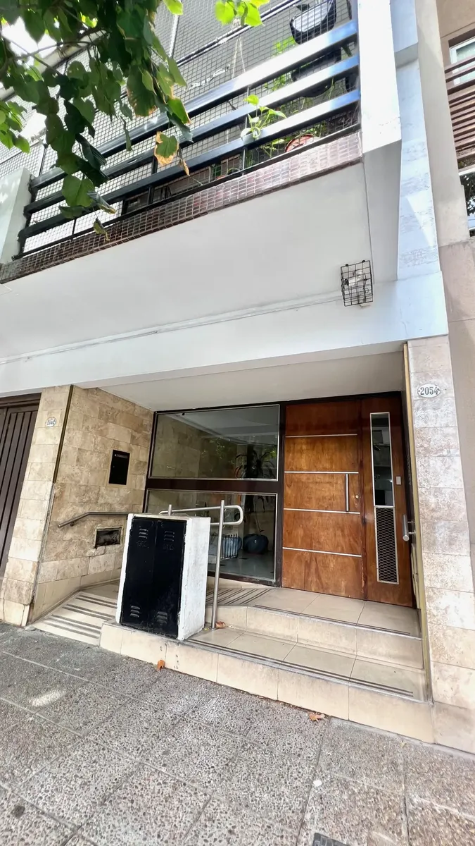 Departamento de 2 ambientes con dormitorio con placard en Flores