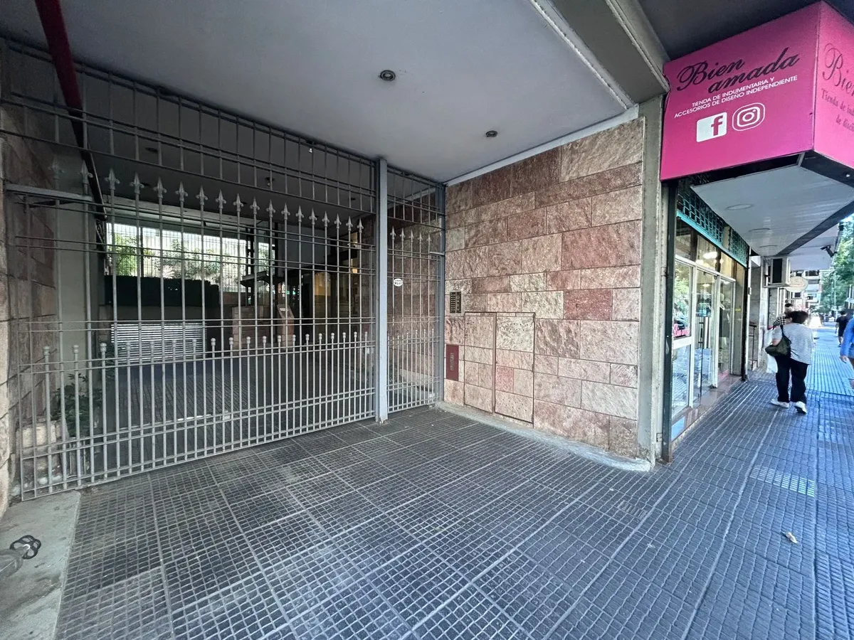 Полуэтажная двухкомнатная квартира с балконом в Villa Crespo