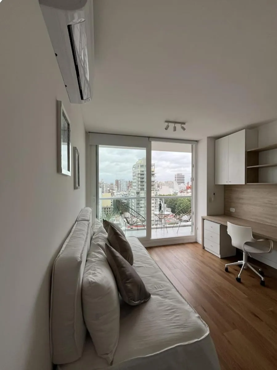 Apartamento de dois ambientes mobiliado com varanda em Balvanera