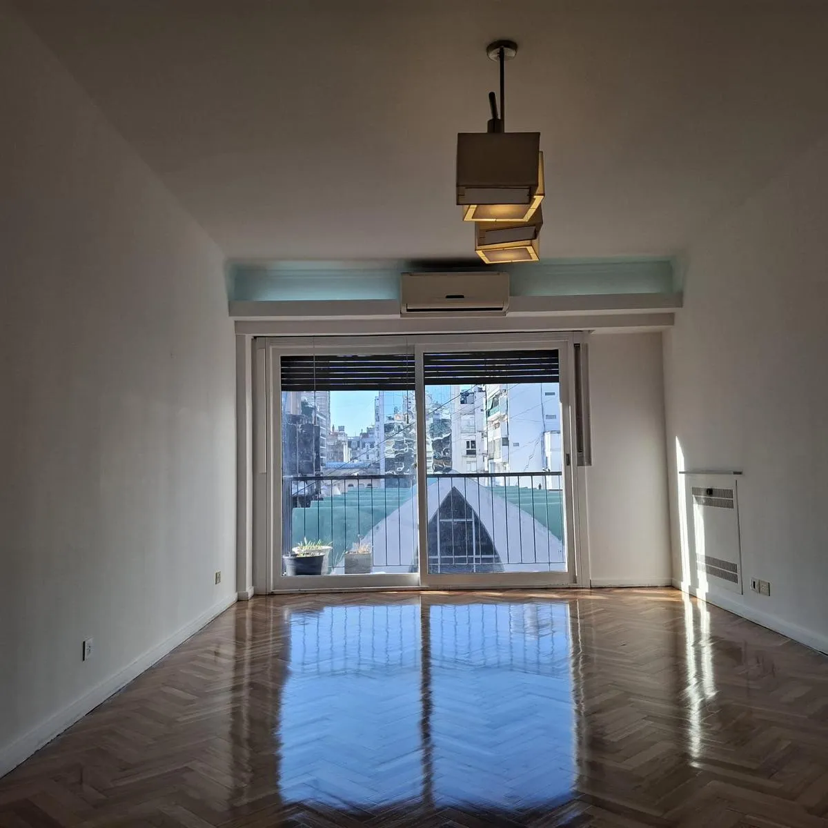 Departamento de 3 ambientes con dependencia en Retiro