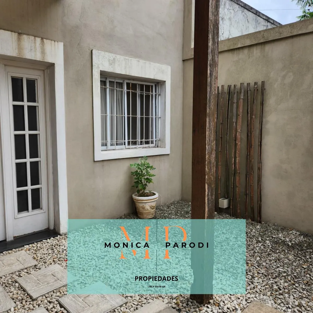 Casa de cinco ambientes para alugar em Moreno