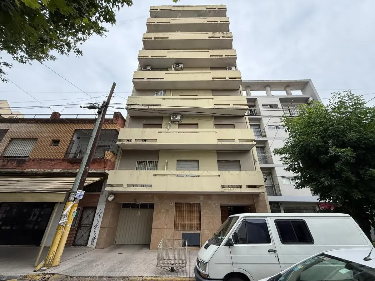 Three-room apartment with 2 bedrooms in Ramos Mejía