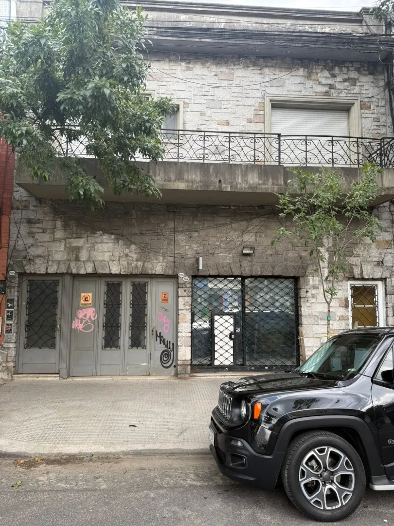 PH de 3 ambientes sin expensas al frente con balcón en Villa Ortúzar