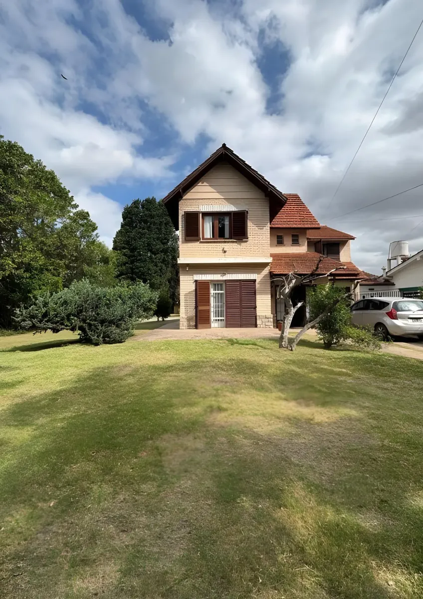 Chalet com 5 quartos em Adrogué com piscina e área de churrasco