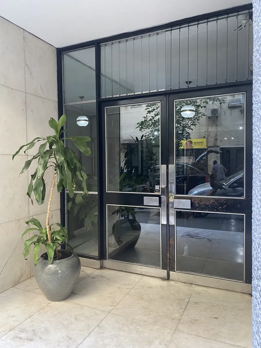 Departamento de 2 ambientes contrafrente sin muebles en Balvanera