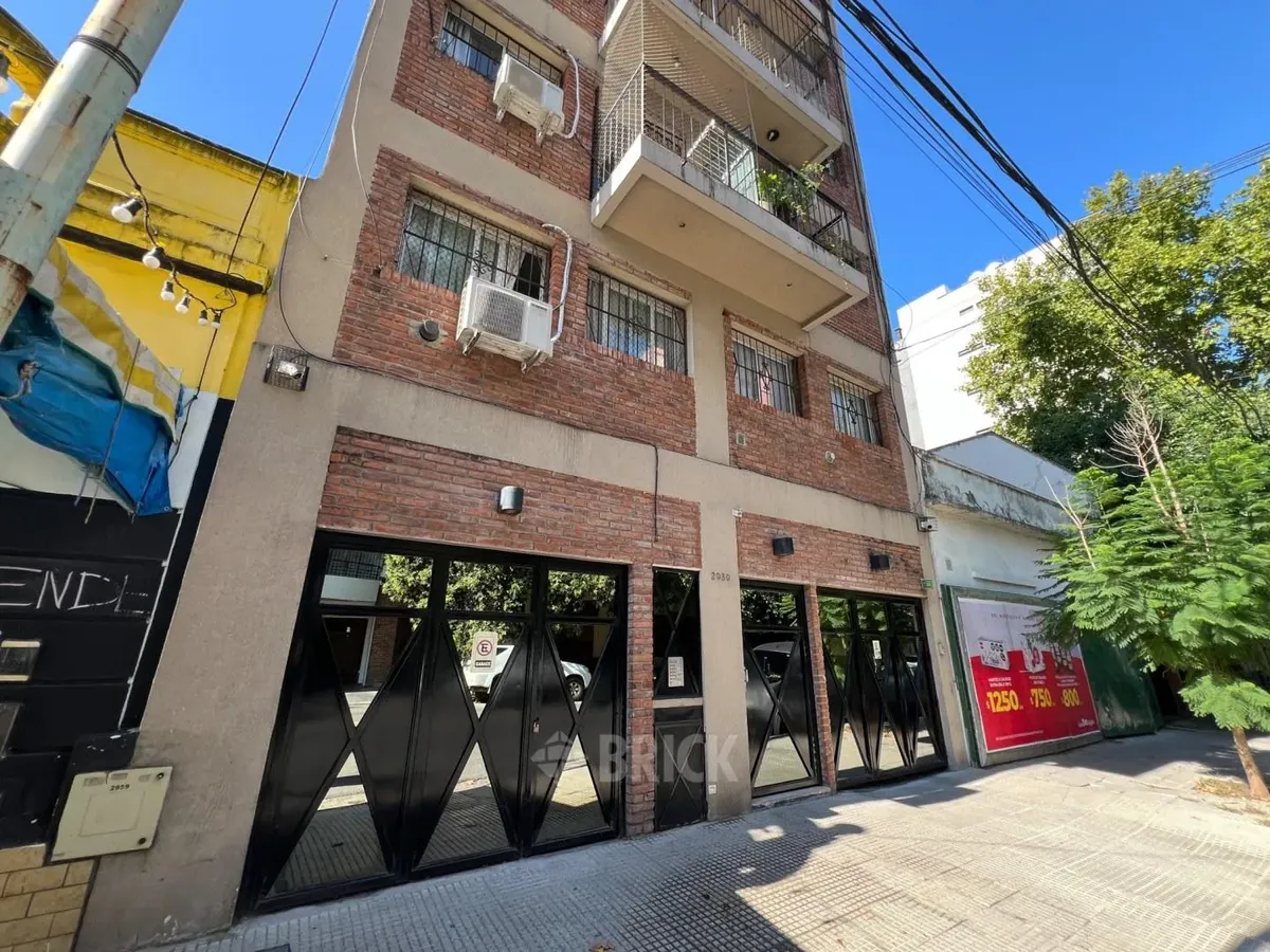 Monoambiente contrafrente con balcón terraza en Villa del Parque