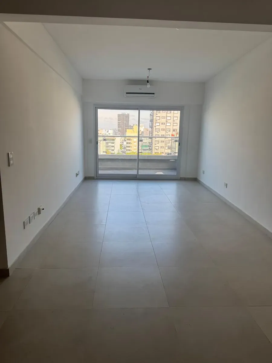 Kitnet novo com varanda de frente em Vélez Sarsfield