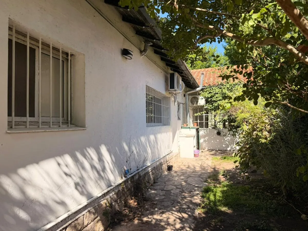 Casa de 4 ambientes com 3 dormitórios em Martínez