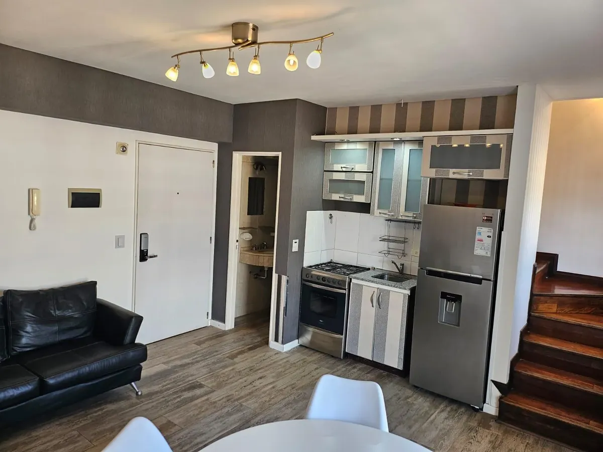 Departamento dúplex de 2 ambientes con balcón en Puerto Madero