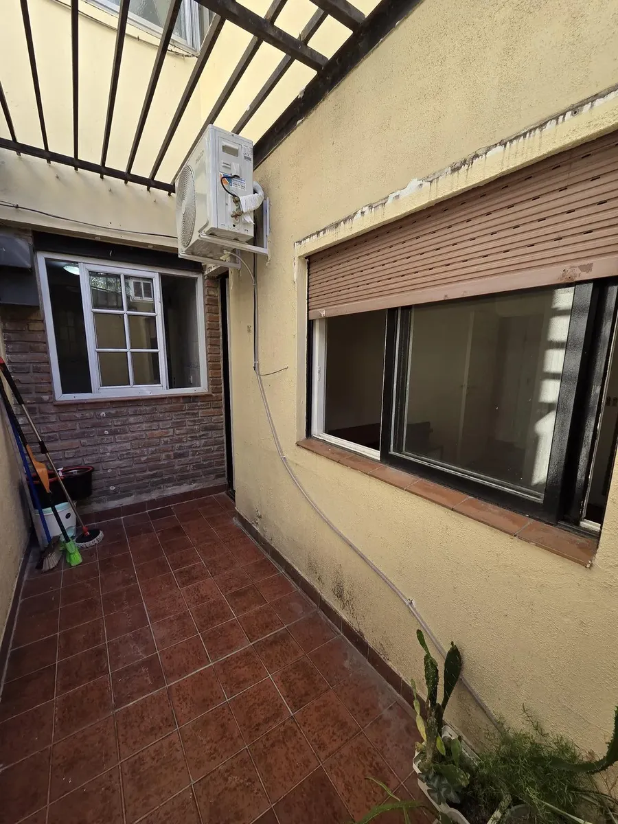 Apartamento de dois ambientes com pátio em Belgrano
