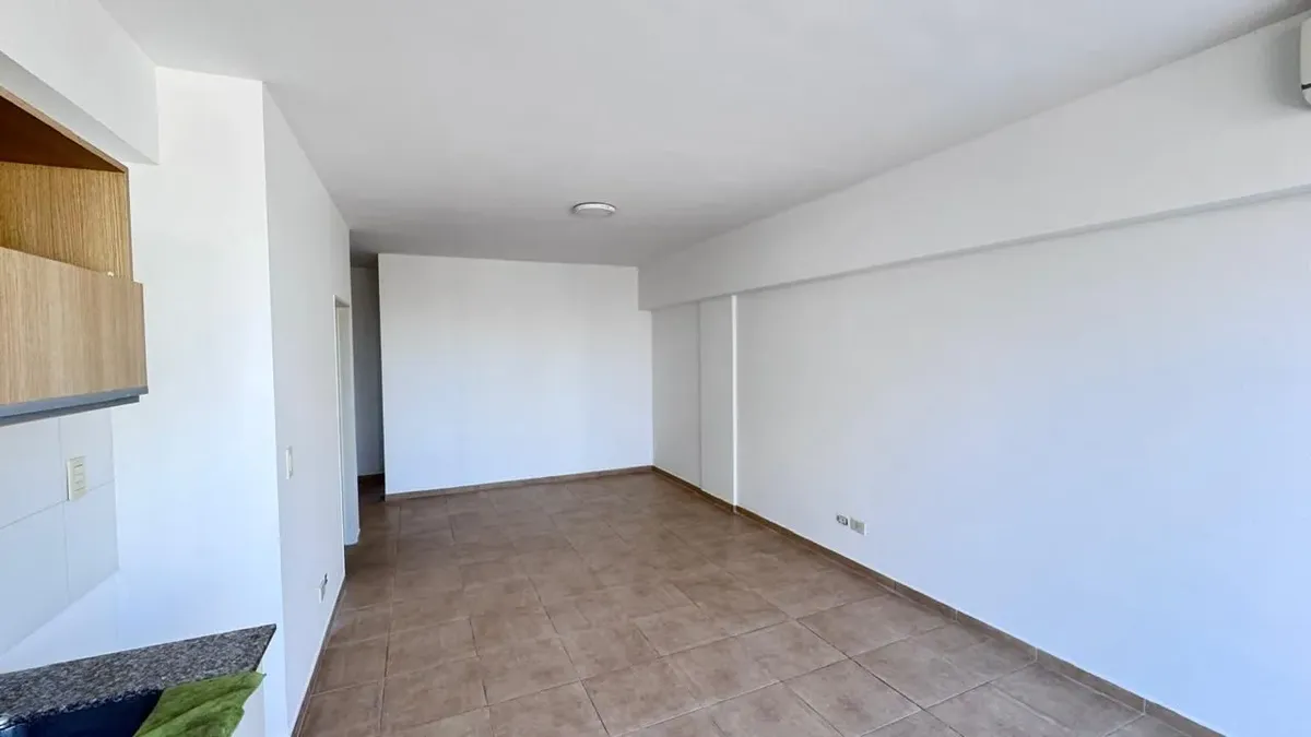 Departamento de 2 ambientes con balcón y cochera en Almagro