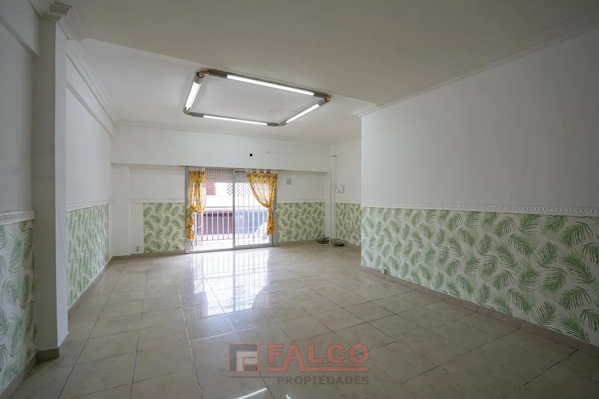 PH с 3 спальнями и общей террасой в Mataderos без коммунальных платежей здания