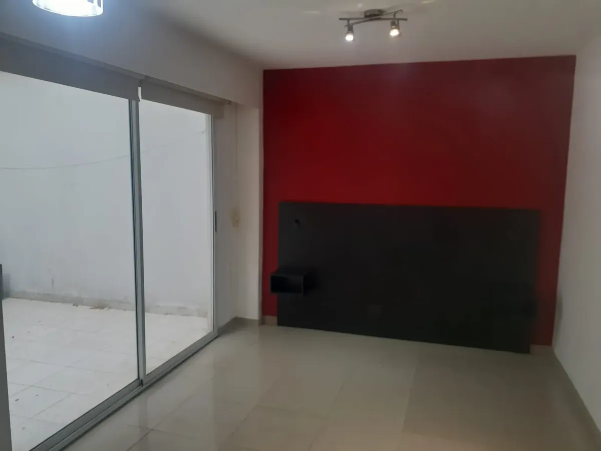 Kitnet térrea com pátio privativo em Palermo Hollywood