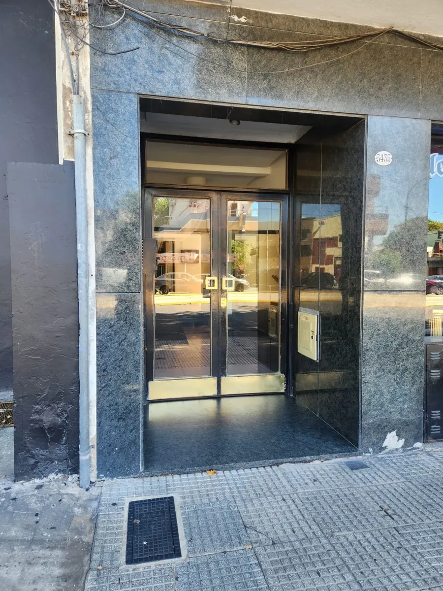 Departamento de 3 ambientes con balcón en Villa General Mitre