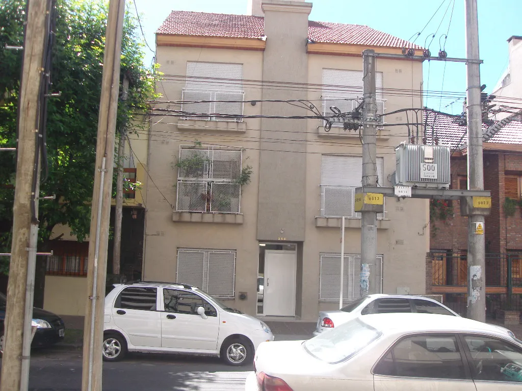 Studio apartment for rent in Morón Sur with patio