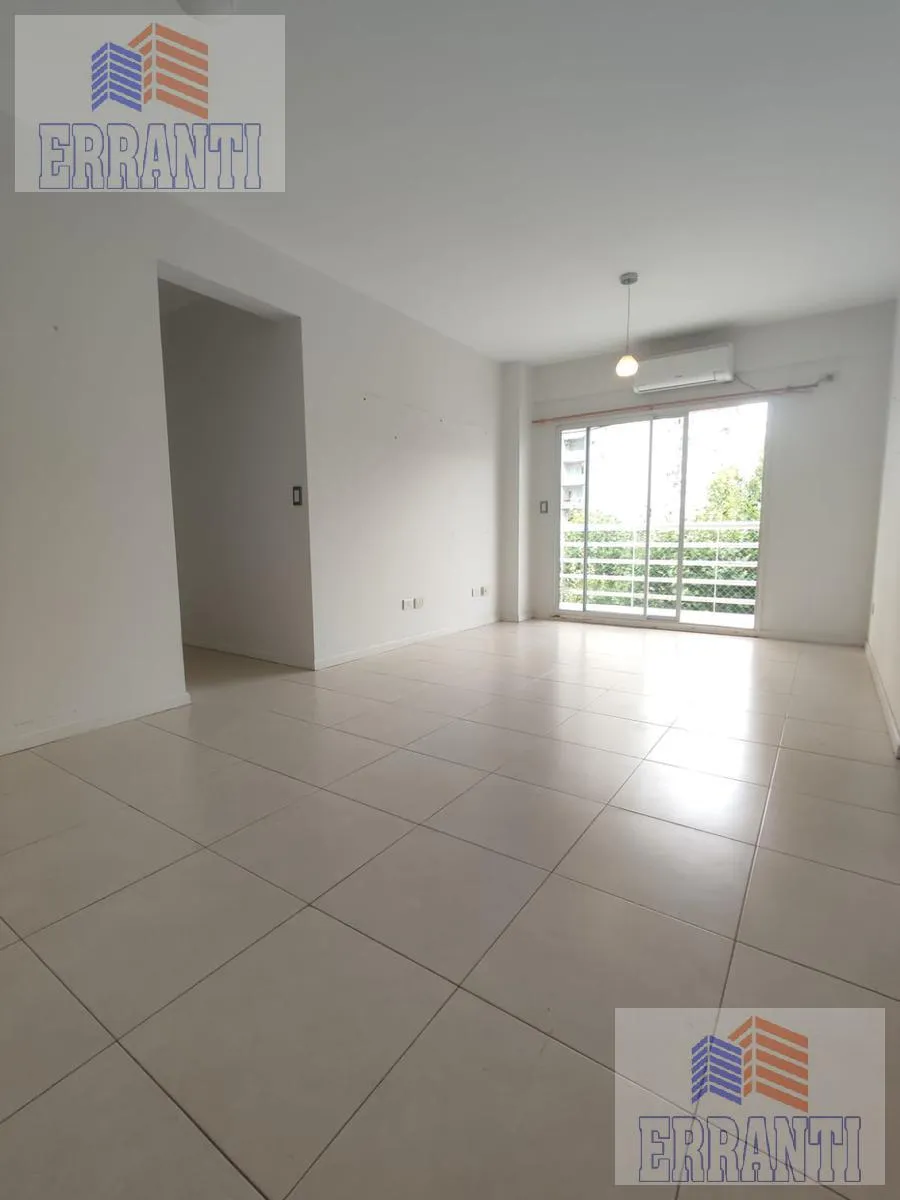 Departamento de 3 ambientes en Flores