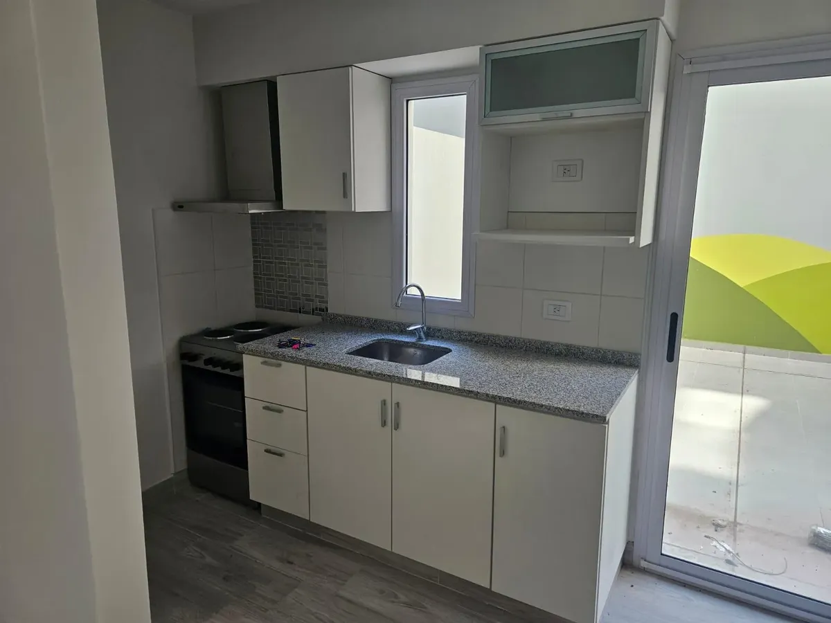 Квартира-студия с патіо в Monserrat