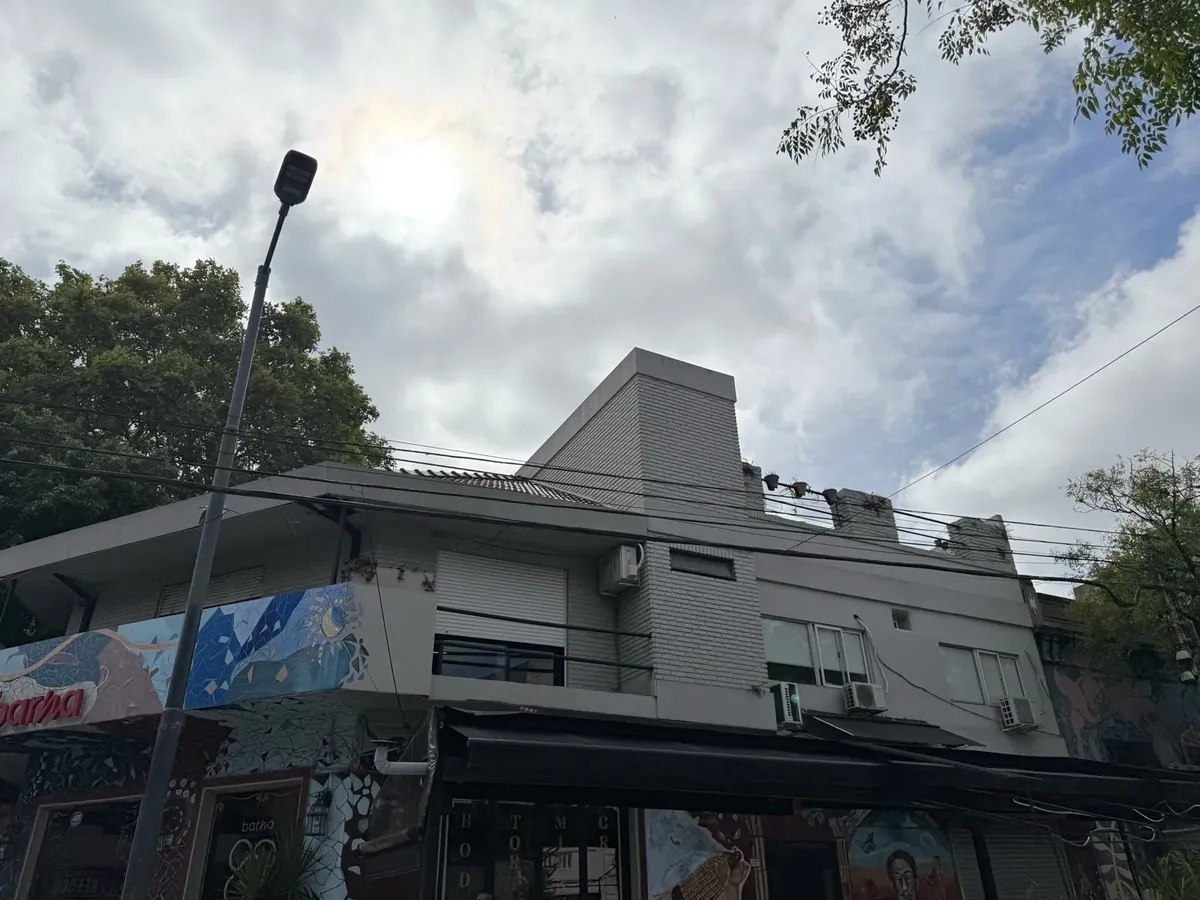 Corner house for commercial or professional use in Palermo