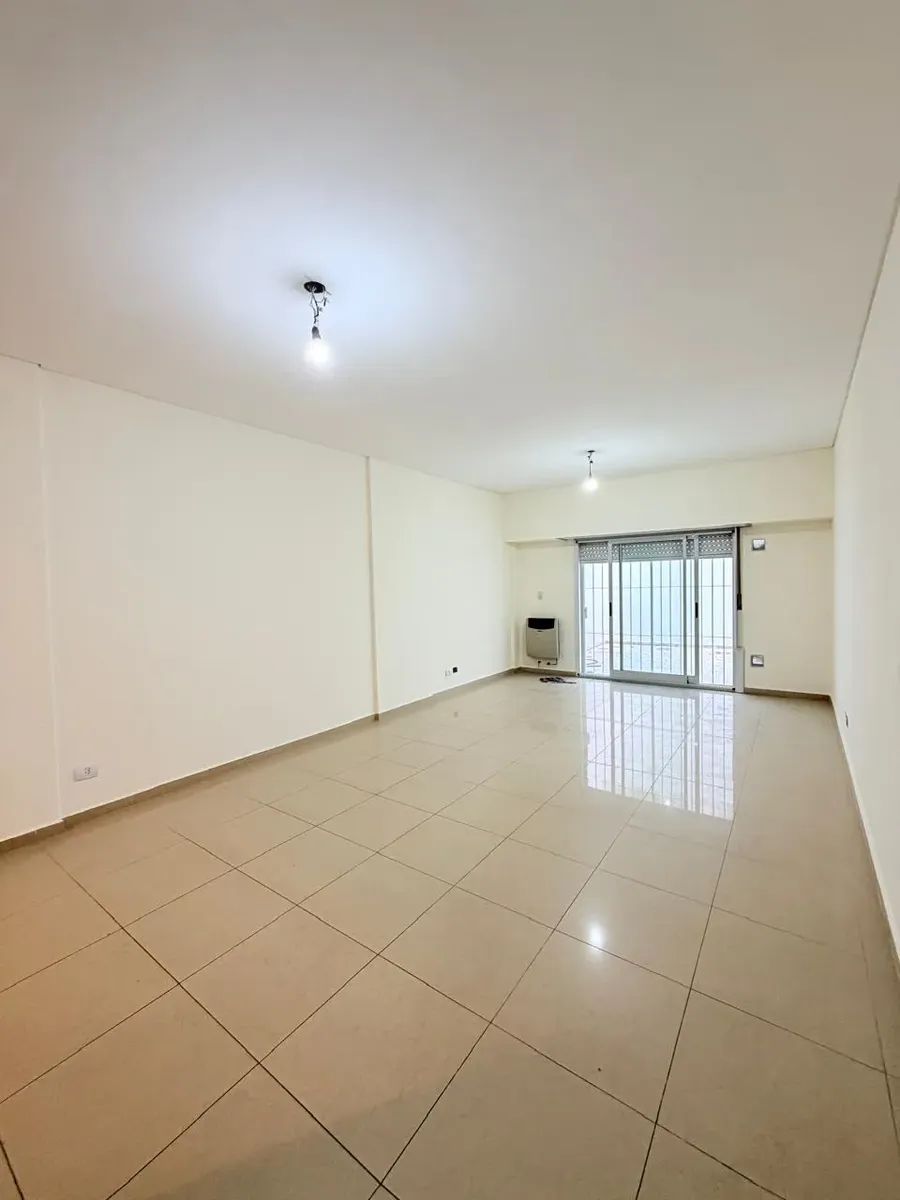 Monoambiente con patio en Villa del Parque