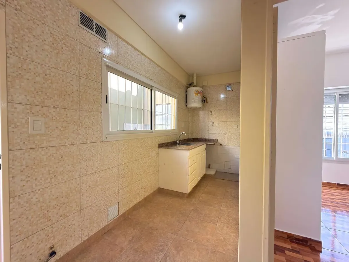 Apartamento de 2 ambientes com pátio no General San Martín