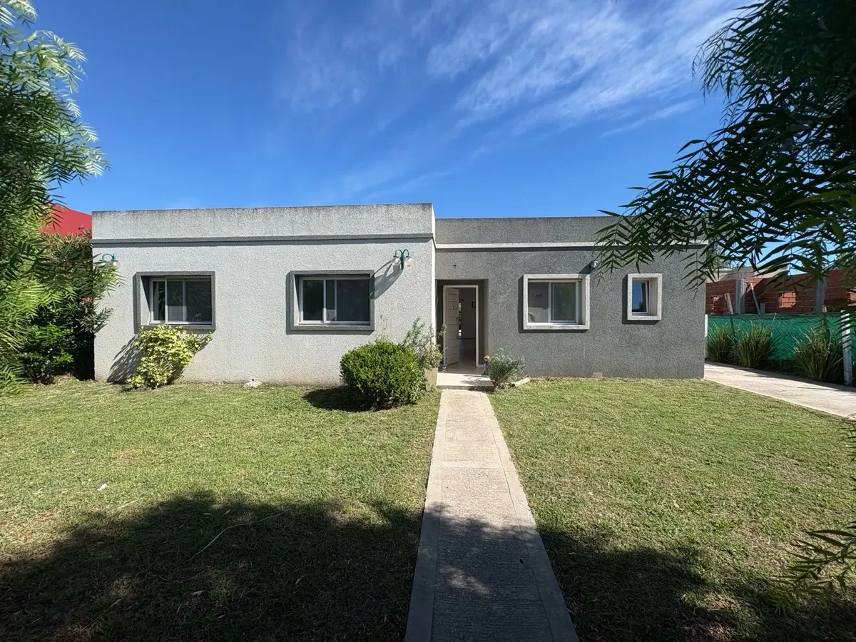 Four-bedroom house in San Ramón, Pilar del Este