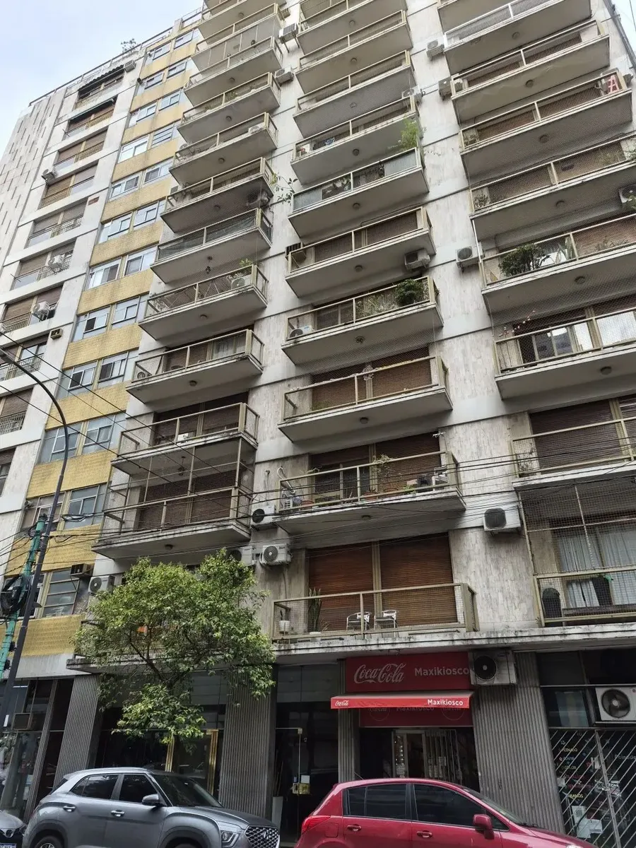 Apartamento de quatro ambientes com 3 dormitórios em Caballito