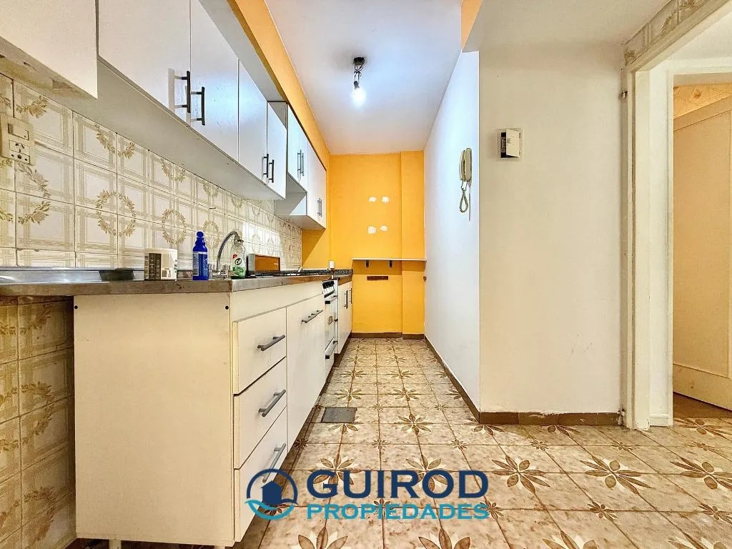 Apartamento de dois ambientes com 1 quarto e pátio em Villa del Parque