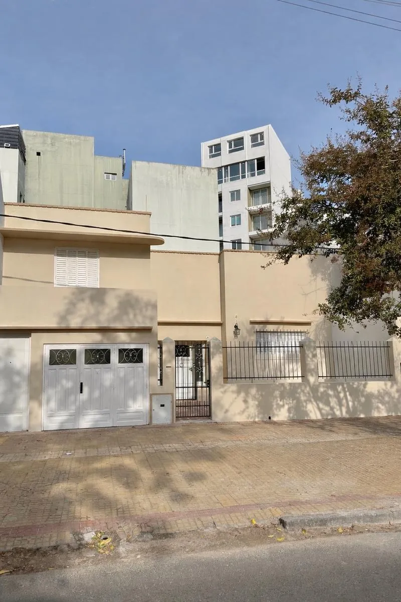 Дом с 5 спальнями в La Plata