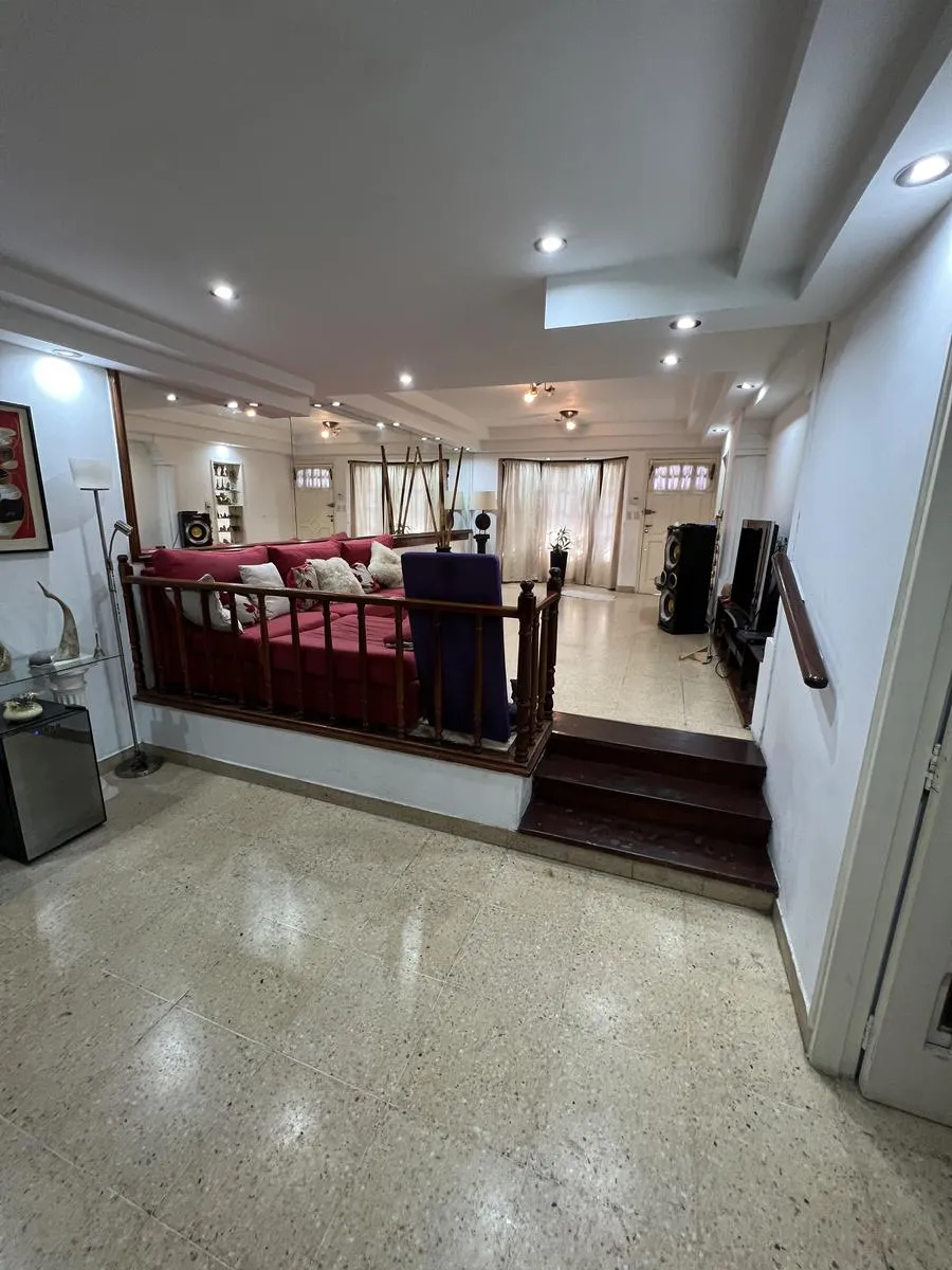 Five-room house with 4 bedrooms, garage and pool in Villa Devoto