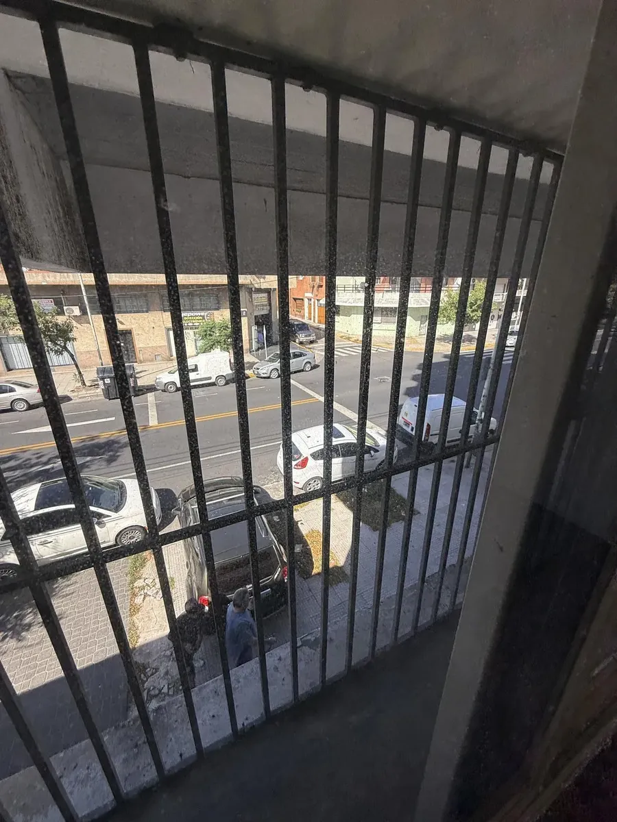 Departamento de 3 ambientes al frente en Parque Chacabuco