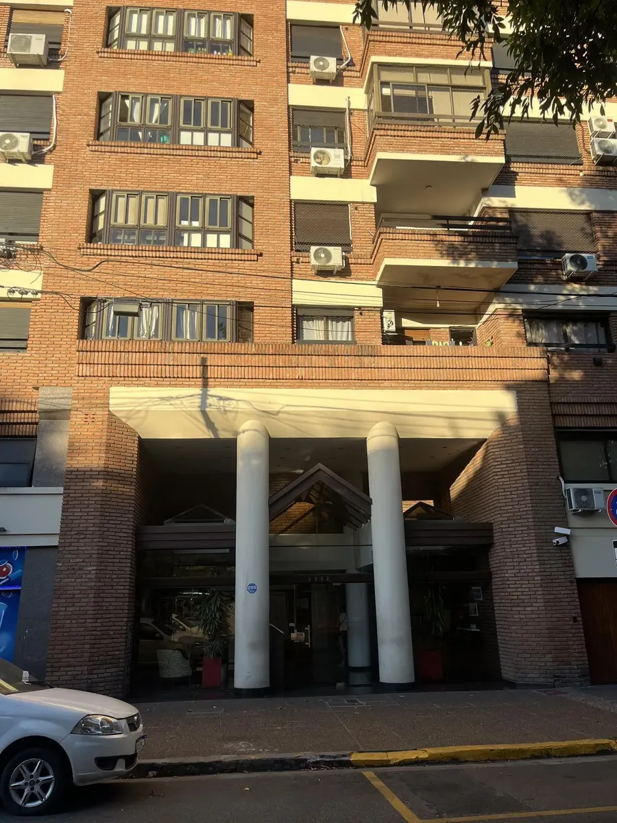 Departamento de 2 ambientes en Villa Urquiza con balcón corrido y cocina separada
