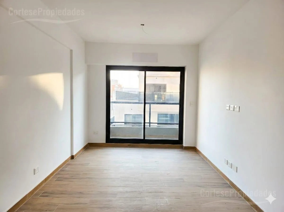 Studio apartment at the front with balcony in Belgrano