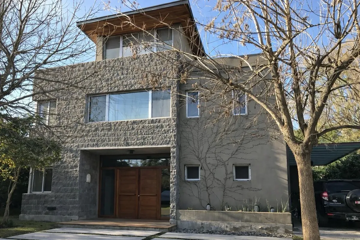 Аренда дома с 4 спальнями в Tigre, Solares del Talar