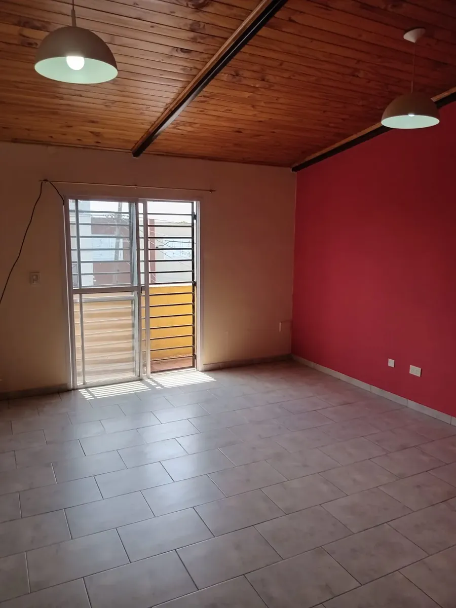 Apartamento de dois ambientes com 1 quarto em Lanús