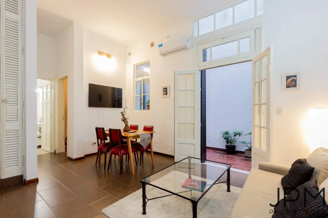Departamento de 2 ambientes con patio propio en San Telmo