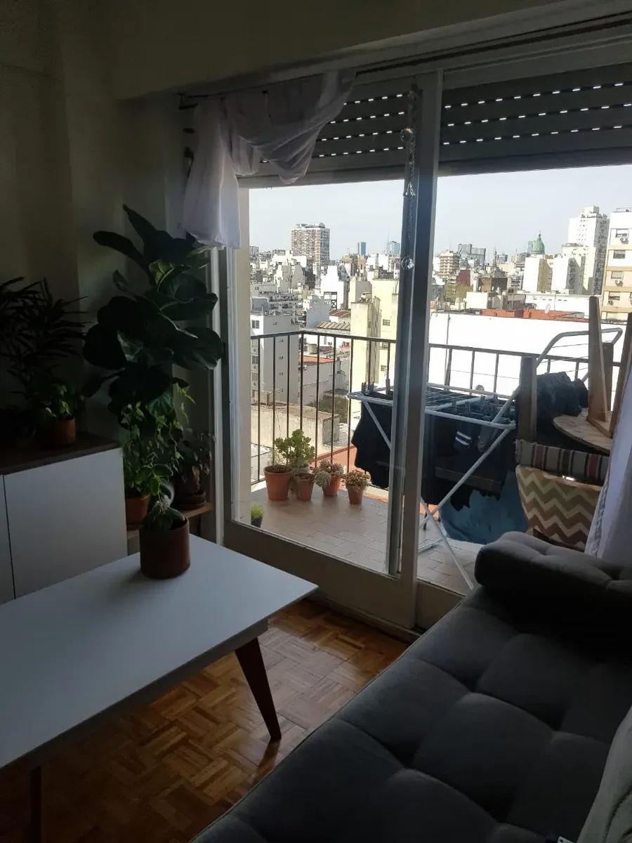 Apartamento de dois ambientes com varanda em Balvanera
