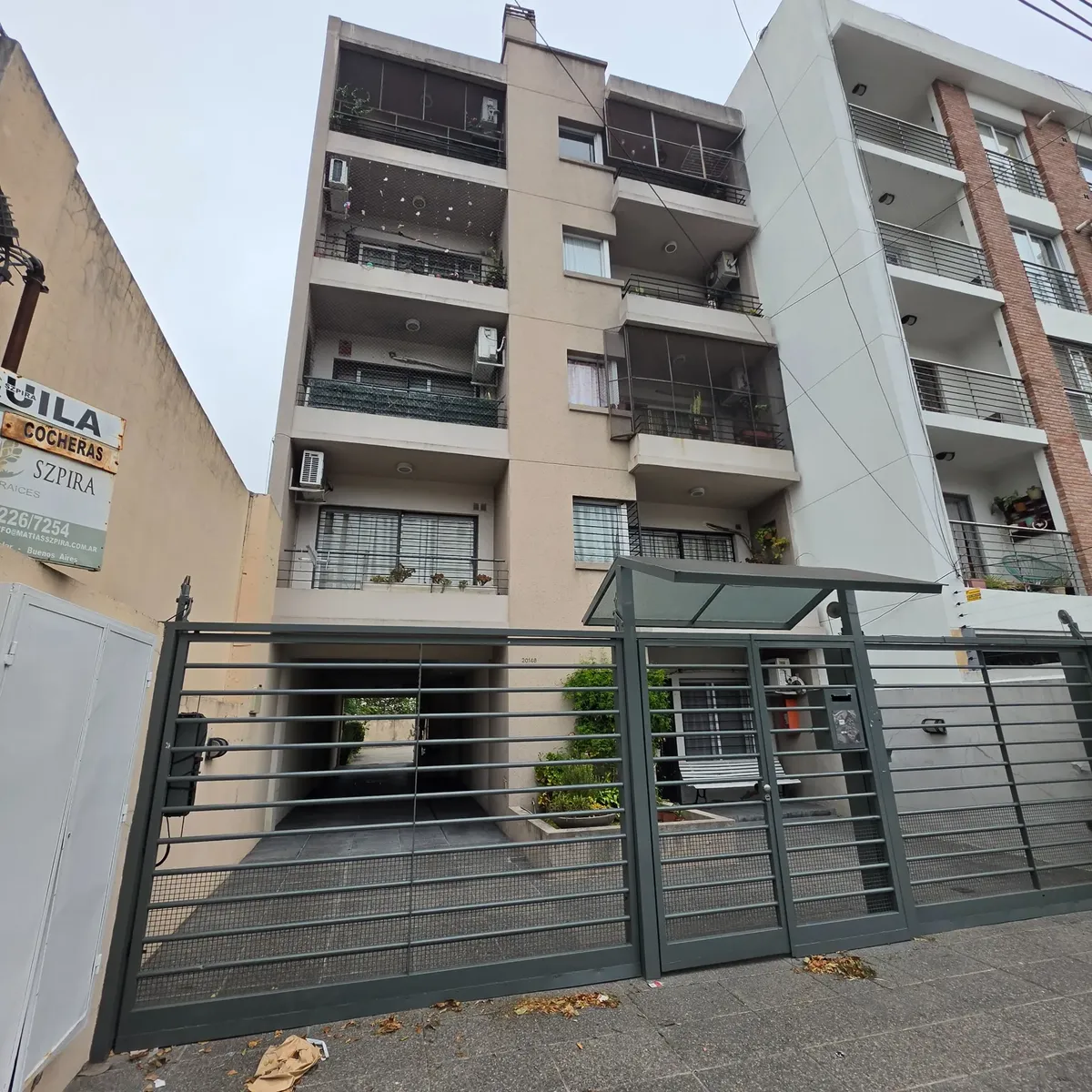 Квартира с 2 спальнями в Castelar с балконом и парковочным местом