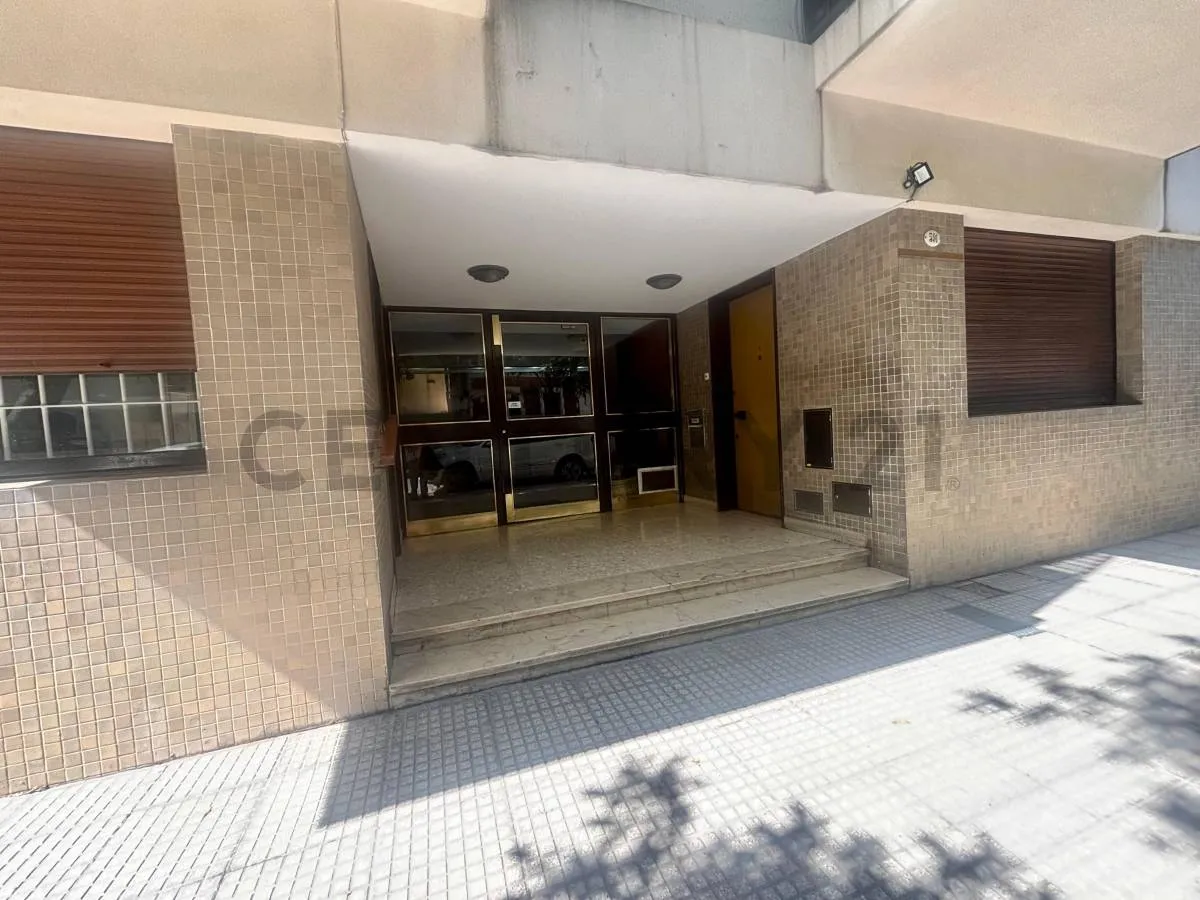 Kitnet com varanda-terraço em Colegiales