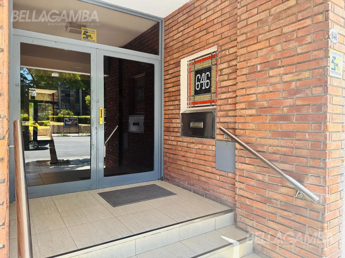 Two-room apartment with balcony on Av. del Libertador in Vicente López