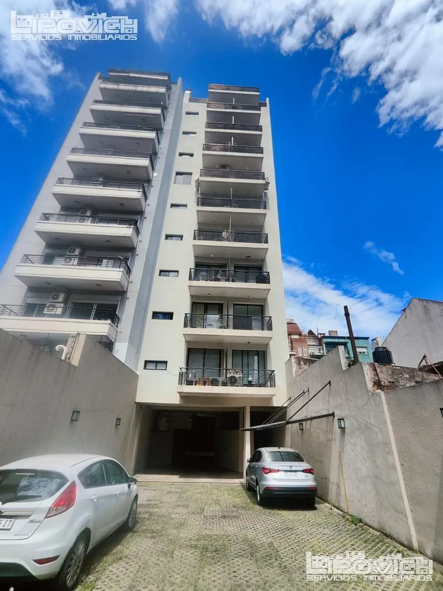 Квартира-студия с балконом нацеленная на двор в Flores