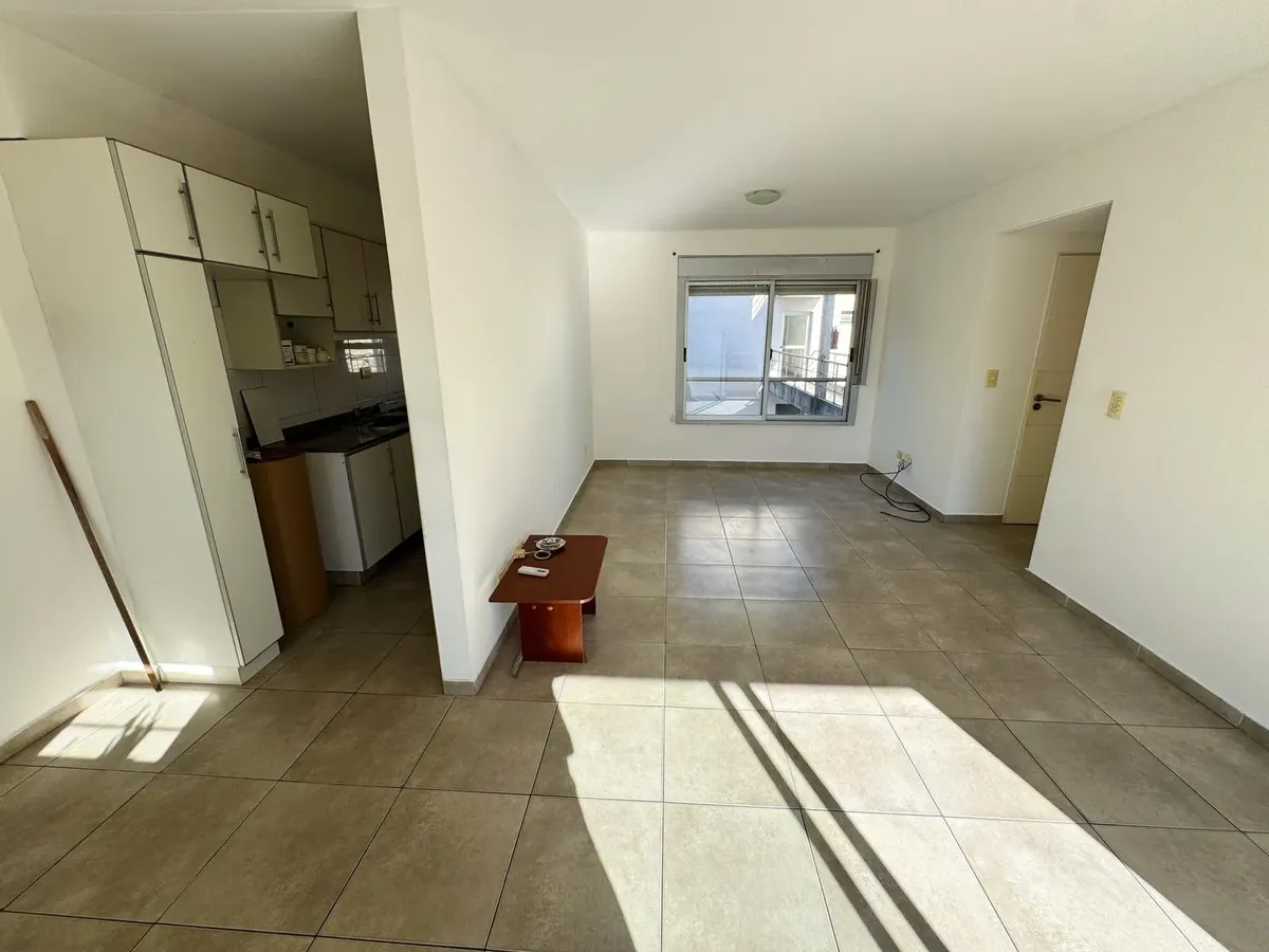 Three-room apartment in Victoria