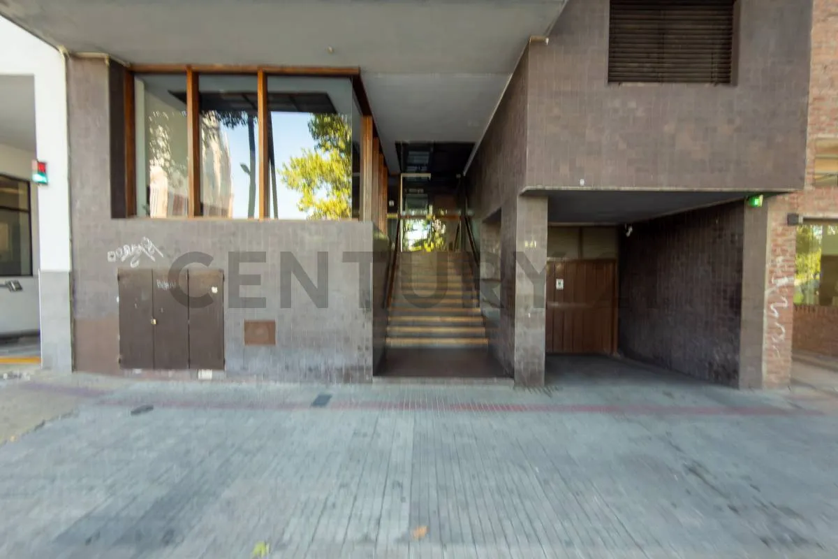 Four-bedroom apartment with parking in La Plata