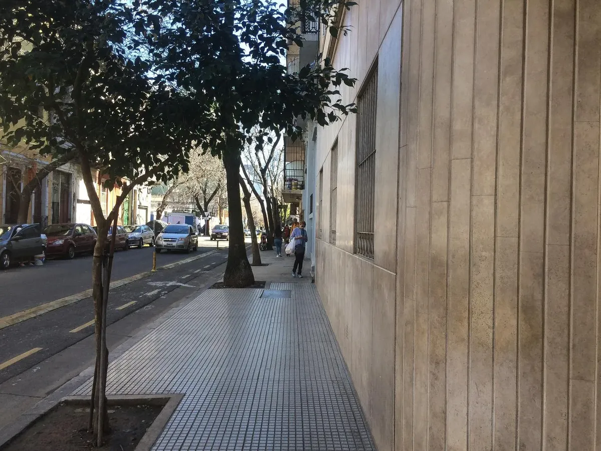 Apartamento de três ambientes reformado em Monserrat