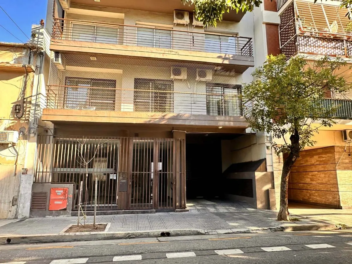 Monoambiente con cochera y balcón en San Cristóbal