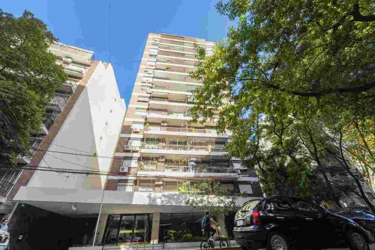 Apartamento de 3 ambientes com varanda e vaga de garagem em Colegiales